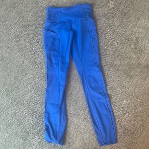 i’m selling a blue pair if lululemon leggings size two
